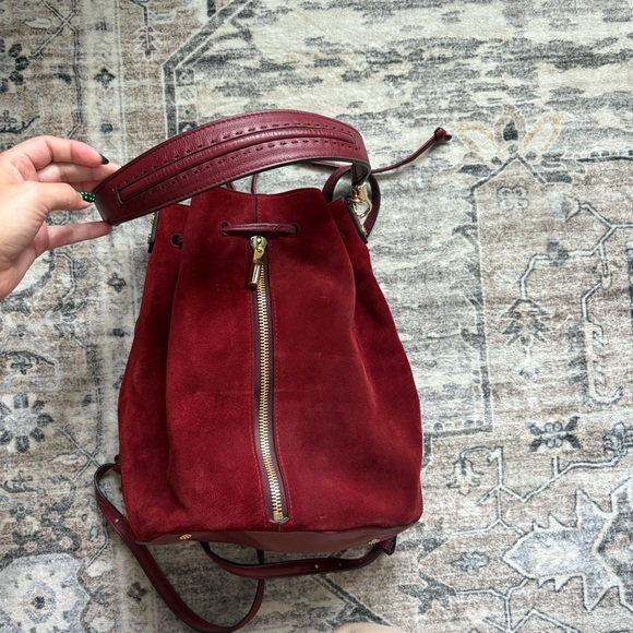 Elizabeth and James Cynnie suede Bucket Bag maroon red - Picture 4 of 16